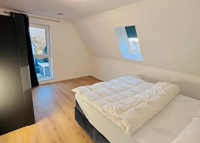 Beautiful House With 3 Bedrooms, Garden, Parking Apartment *