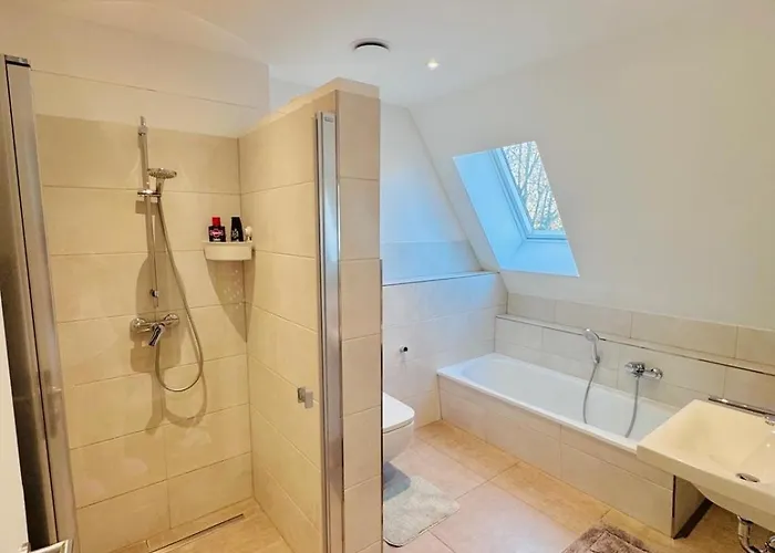 Apartment Beautiful House With 3 Bedrooms, Garden, Parking *